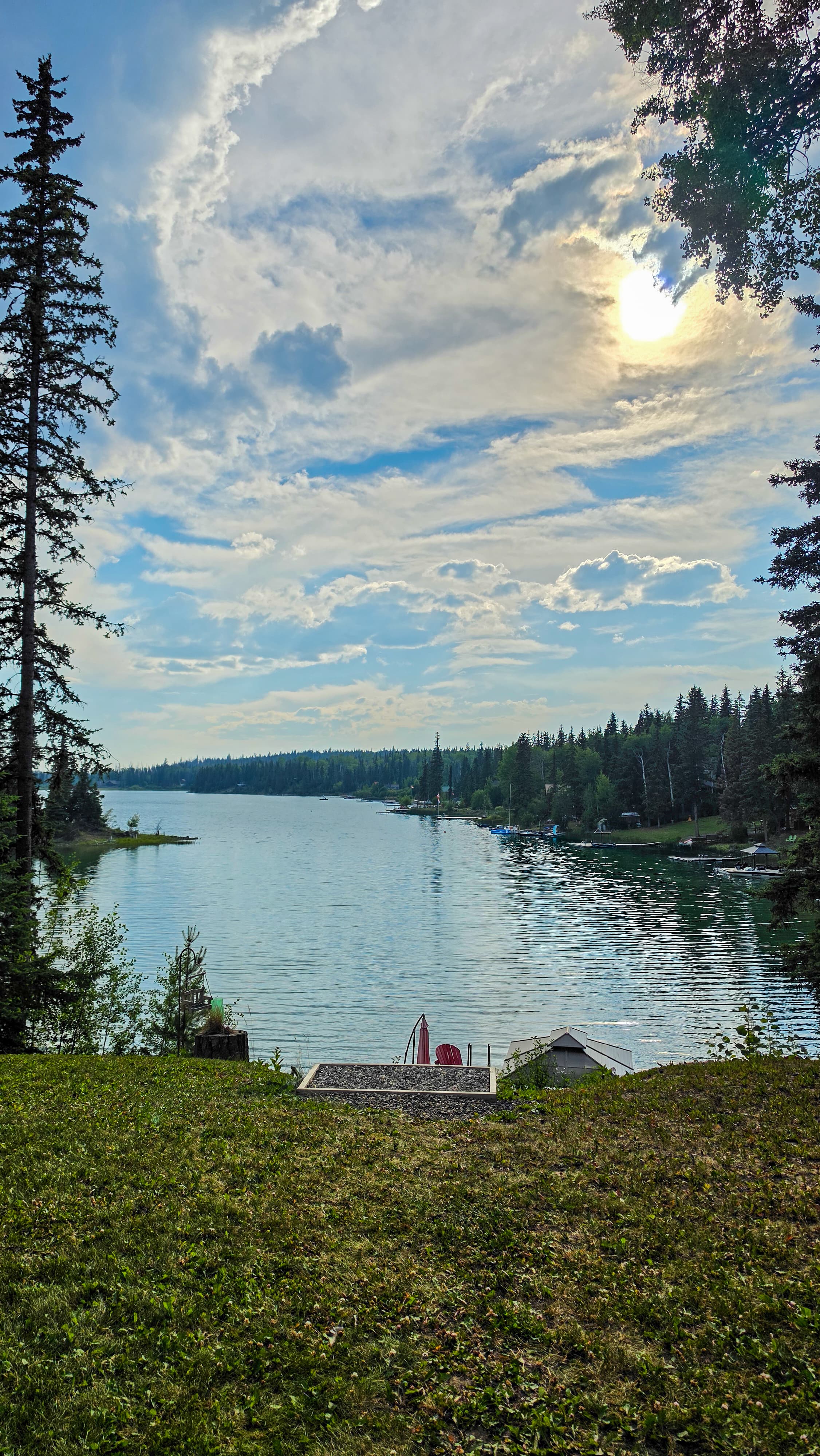 Silver Fox Lake house (main cabin + guesthouse)